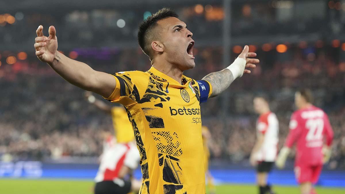 Lautaro Martínez, del Inter, celebra el gol ante el Feyenoord en el partido de la Champions League