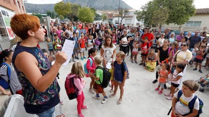 Pares de l&#039;escola Guillem del Montgrí, en les mobilitzacions pel menjador.