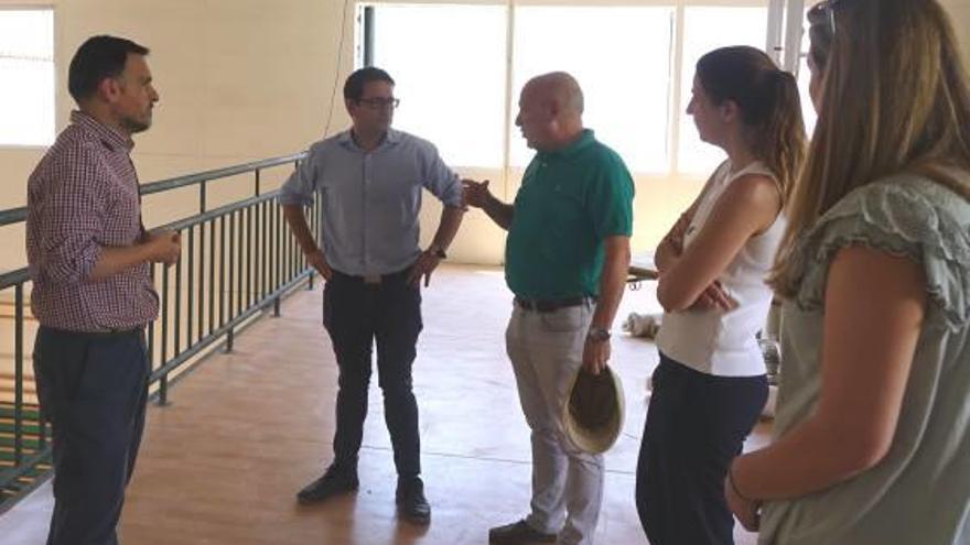 Borrell y Sanchis en la visita a las obras del CEIP Carmelo Ripoll.