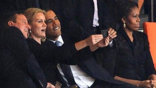 Obama se fotografió con la primera ministra de Dinamarca, Helle Thorning-Schmidt.