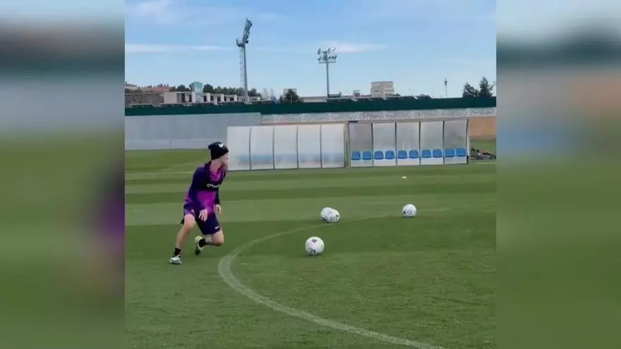 Gavi avanza en su recuperación y empieza a tocar balón