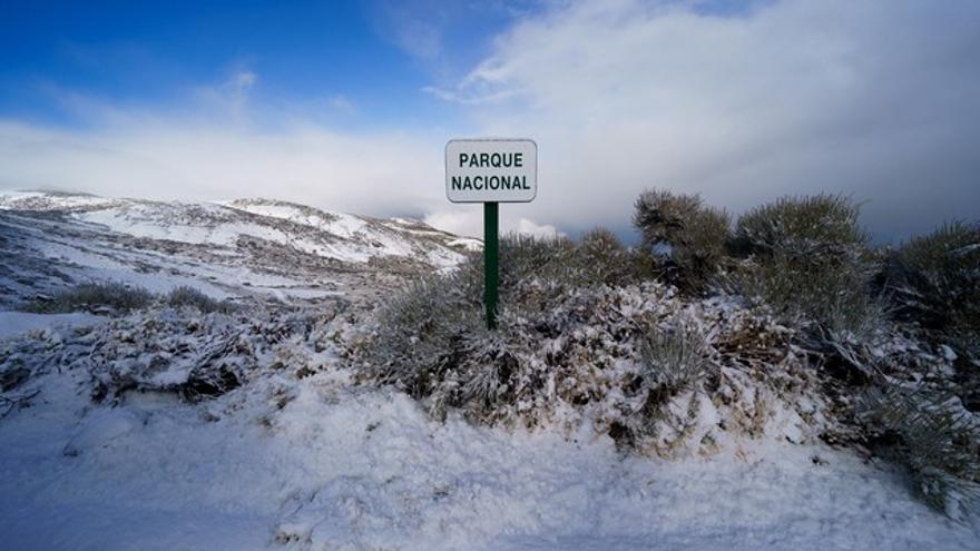 La gota fría deja placas de hielo en las vías del Teide y temperaturas bajo cero