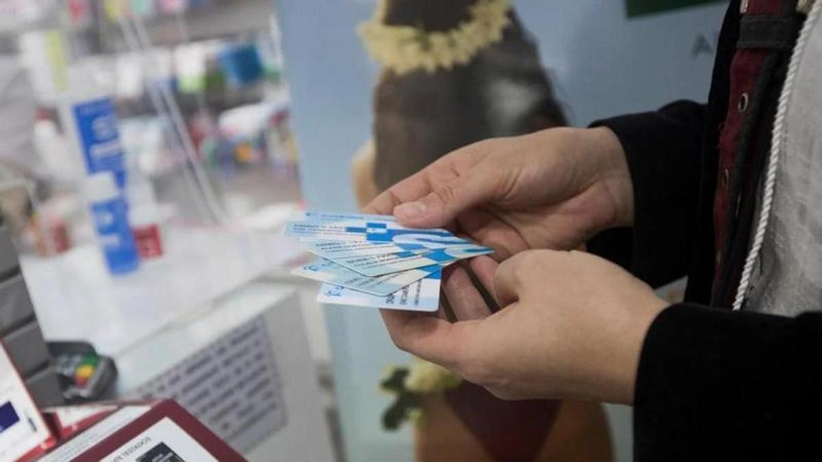 El fals missatge demana que s'entri a un enllaç per renovar la targeta sanitària