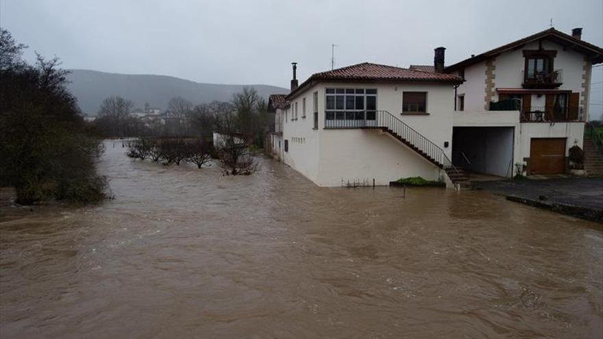 Alerta roja en Cataluña y Navarra por el temporal