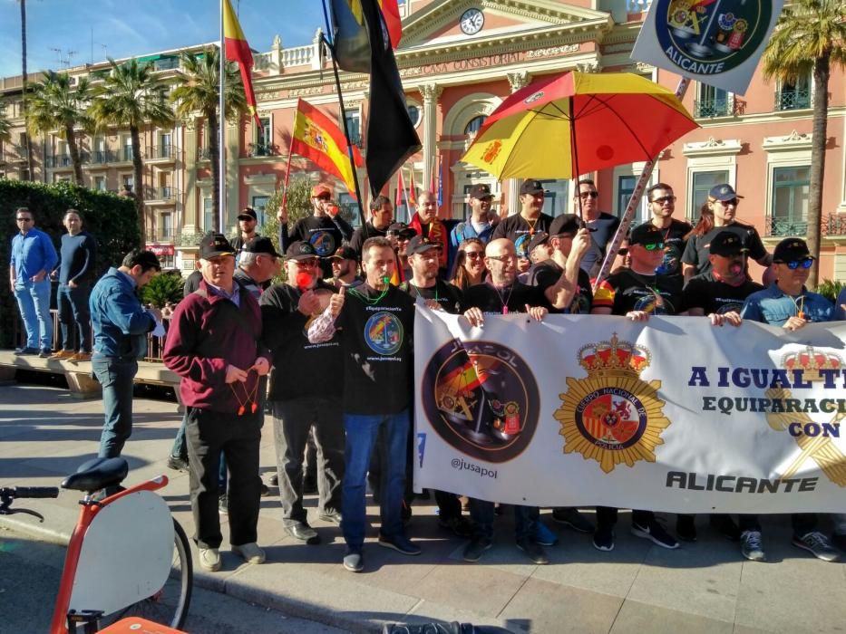 Agentes de Alicante en la protesta de Murcia.