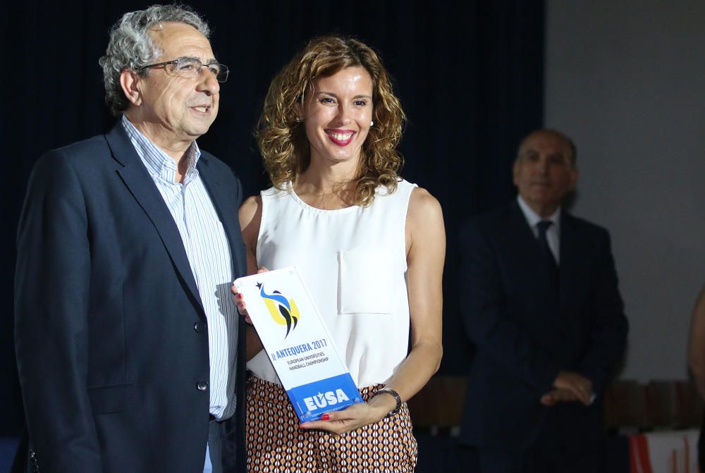 La UMA ha celebrado su tradicional Gala del Deporte, en la que ha premiado a la judoca Carmen Herrera, el capitán del UMA Antequera de fútbol-sala 'Tete', el mecenas del deporte malagueño Manolo Rincón, la jugadora del Clínicas Rincón, Paula Valdivia y el nadador Marcos Rodríguez Mesa.