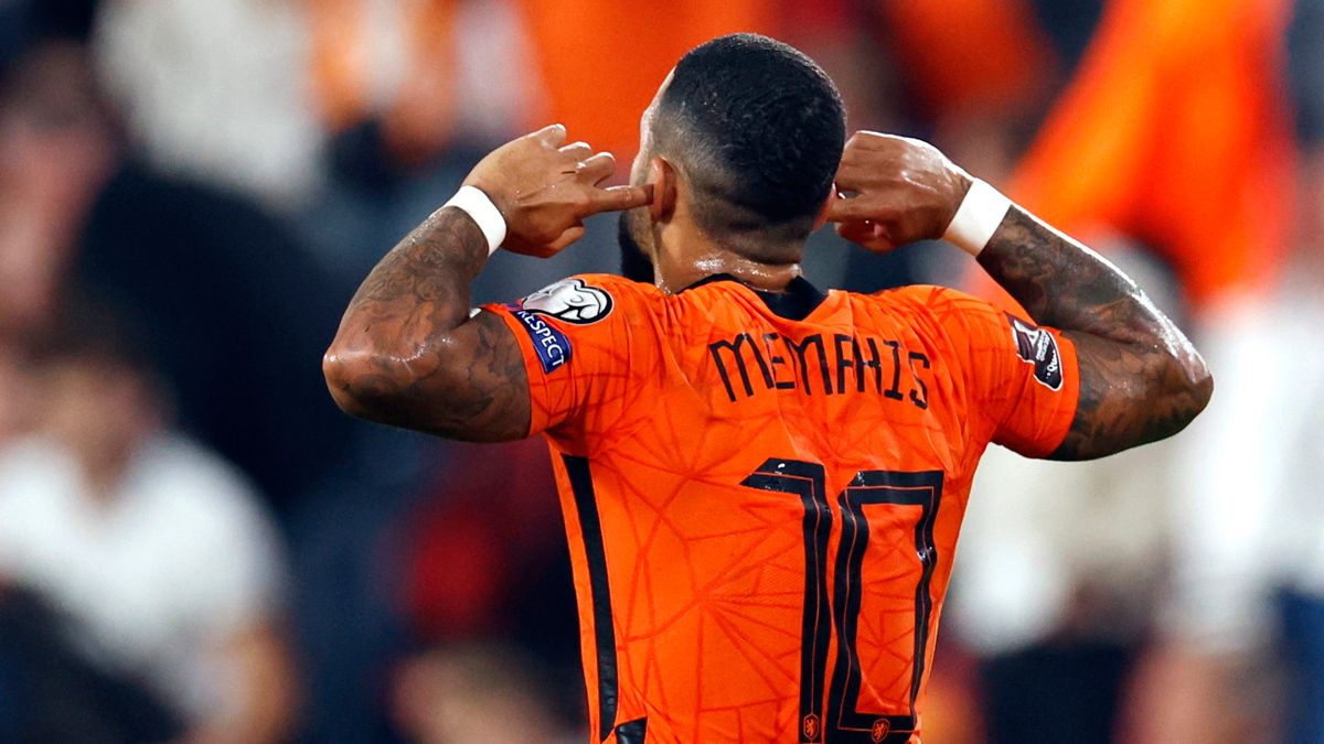 Depay celebra uno de sus goles