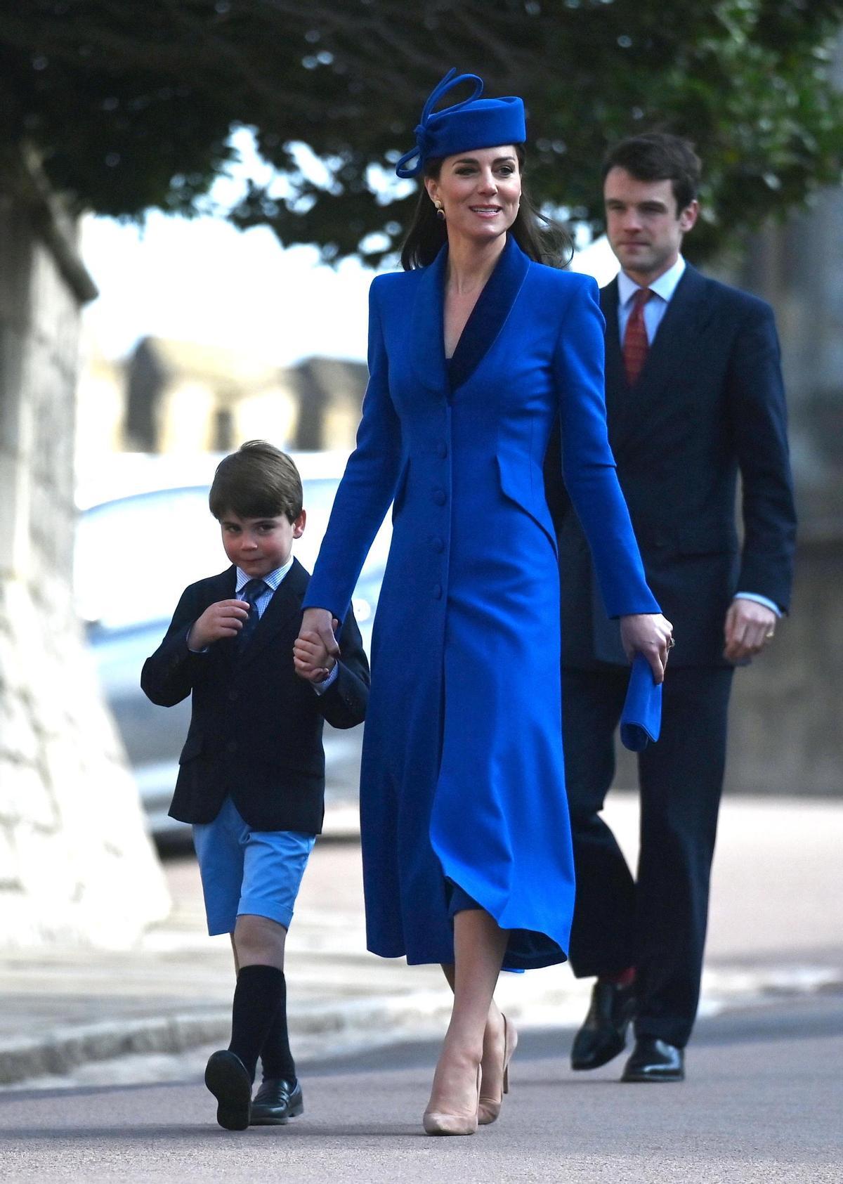 La familia real británica celebra la misa de Pascua en Windsor. En la foto, Catalina, princesa de Gales, con su hijo el príncipe Louis.