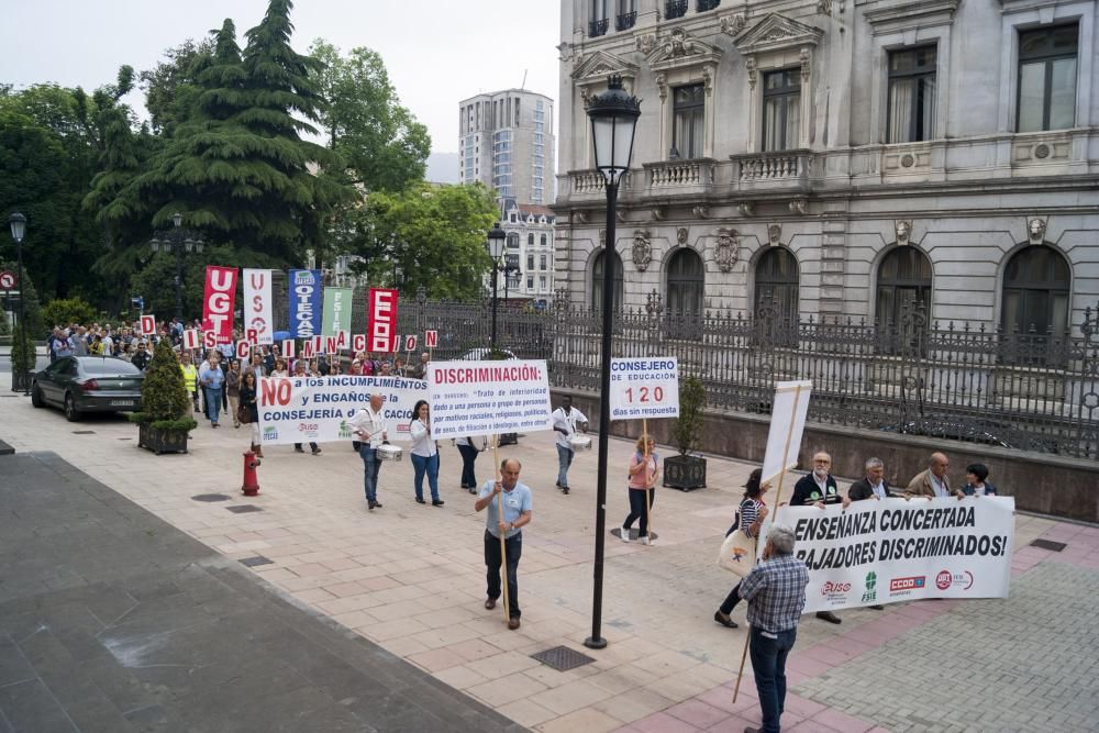 Manifestación convocada por los sindicatos de la enseñanza concertada