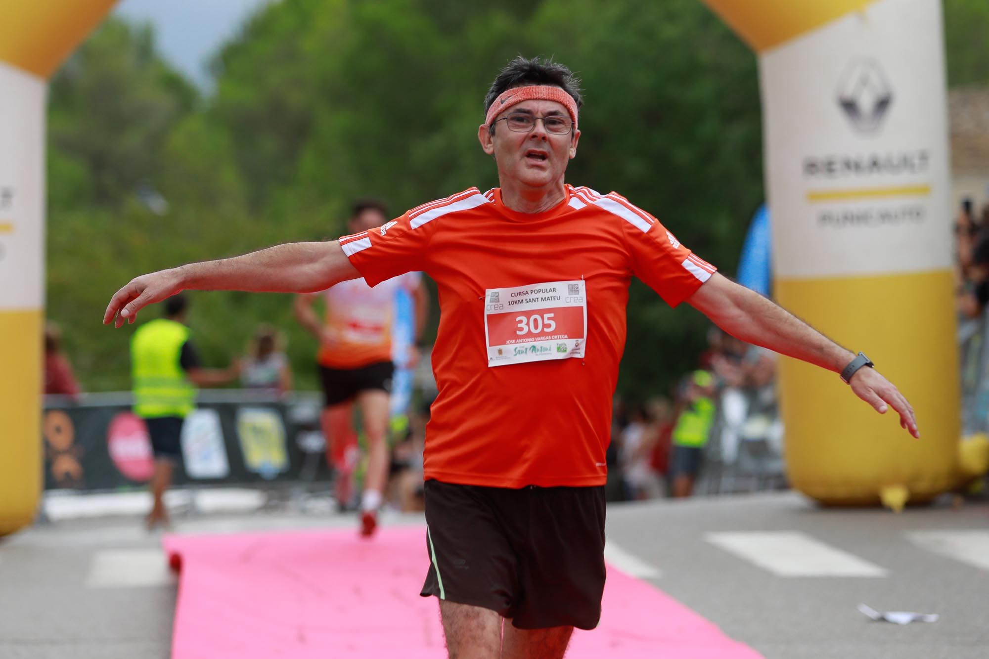 Búscate en la galería de imágenes de la Cursa 10K Pla de Sant Mateu