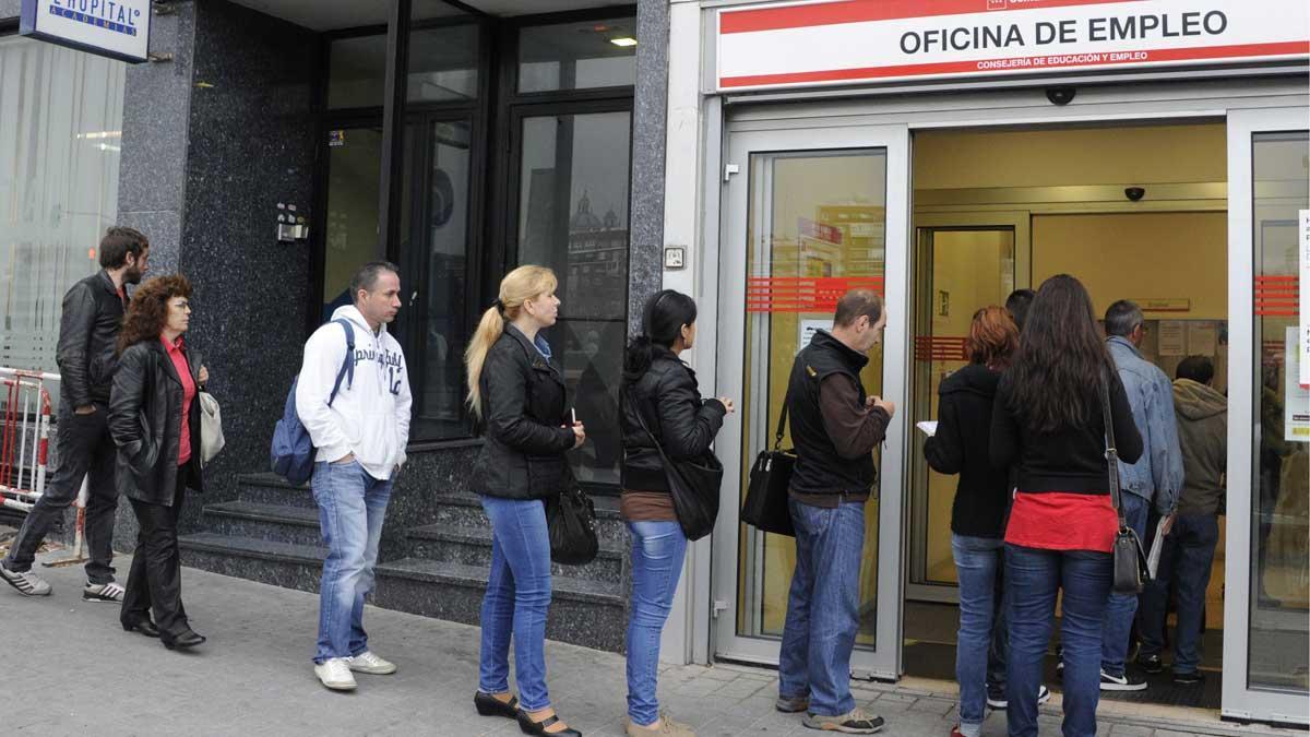 El paro baja en 462.400 personas en 2018 y se crean 566.200 empleos