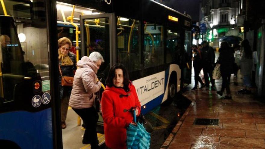 Oviedo: los hombres viajan en coche y las mujeres en autobús