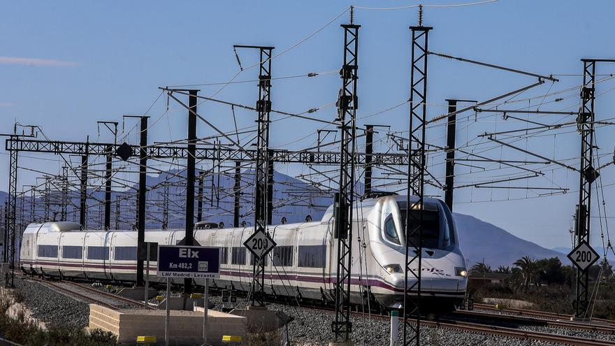 La provincia sufre otro revés con la Alta Velocidad al retrasarse nueve meses los trenes de bajo coste con Madrid