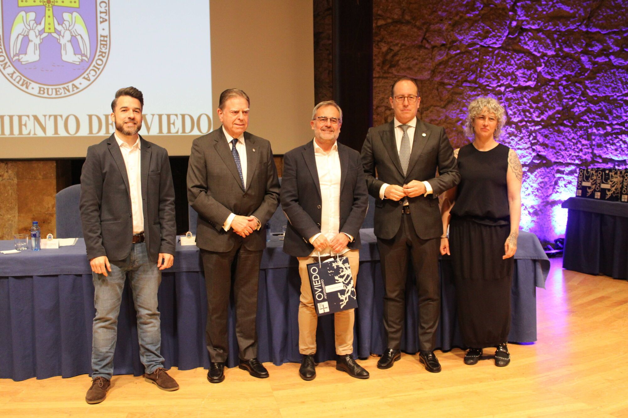 Acto institucional Santa Rita Hora: 11:00 Lugar: Oviedo, Sala de Cámara del Auditorio Príncipe Felipe Descripción: Homenaje a los trabajadores municipales jubilados y a quienes cumplen 25 y 40 años de servicio en el Ayuntamiento.