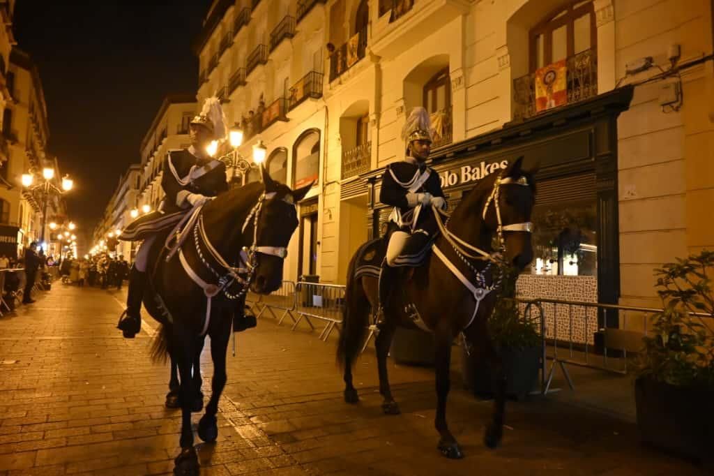 En imágenes | Zaragoza vive su día grande con la Ofrenda de Flores a la Virgen del Pilar