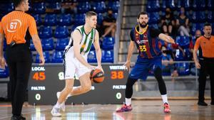 Conor Morgan, ante Mirotic en el reciente ’play-off’ entre Penya y Barça