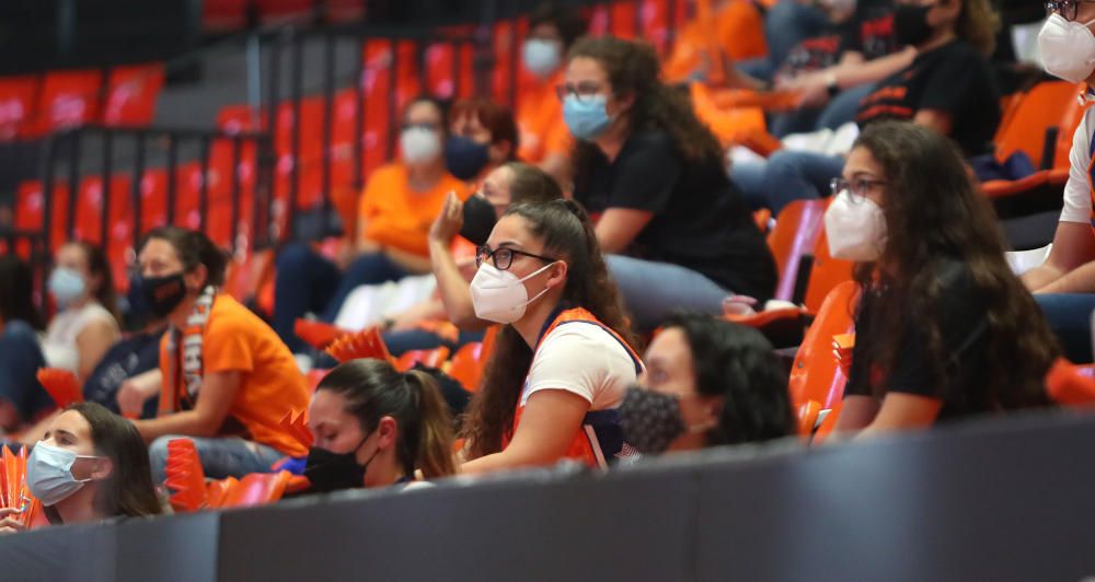 Pantallas gigantes en la Fonteta