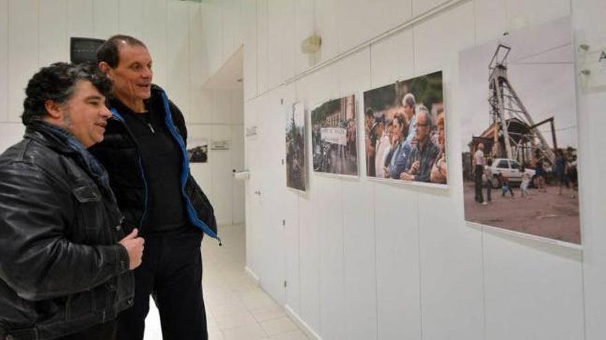 Fernando Rodríguez con Jesús Sánchez, en la inauguración de la muestra.