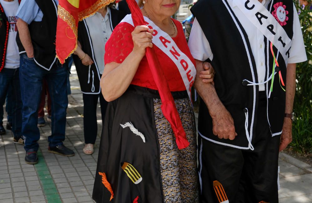 Los centros educativos de la ciudad acostumbran a dedicar la mañana del primer día de fiestas a recrear los actos más emblemáticos