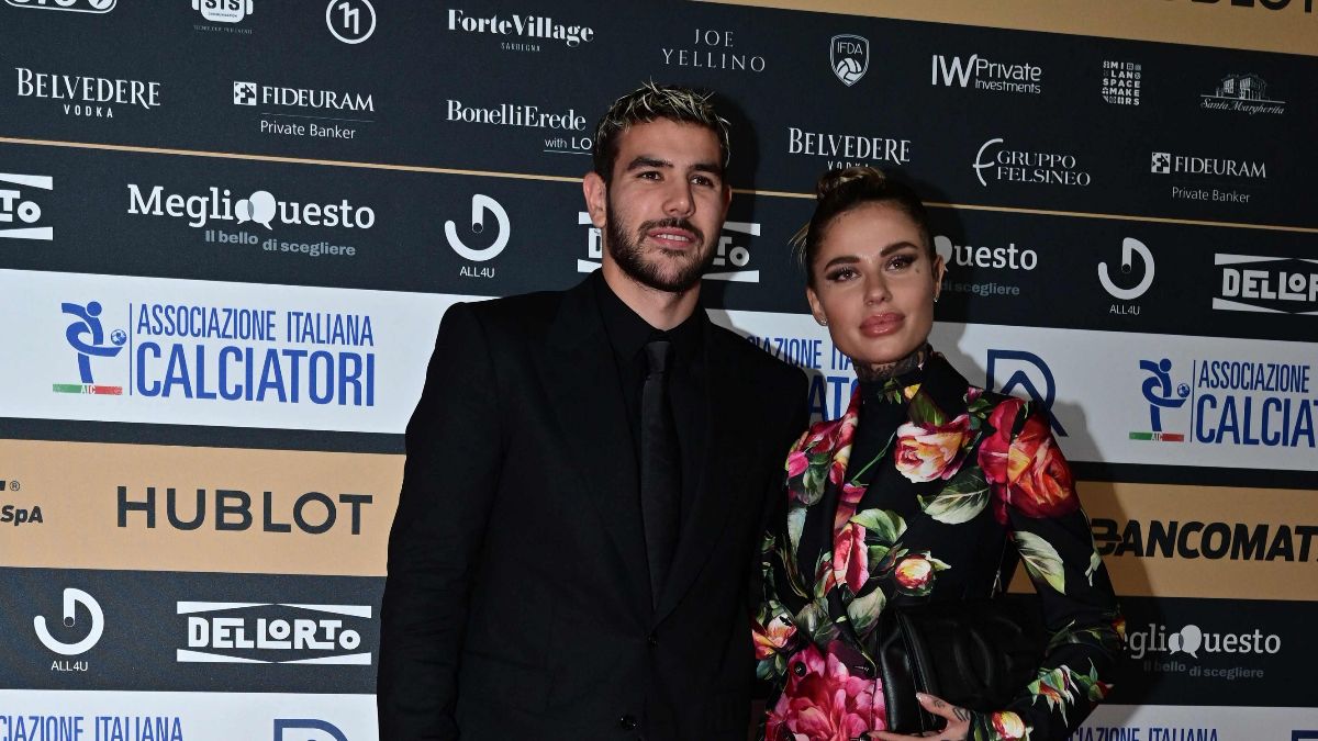 Theo Hernández y su esposa