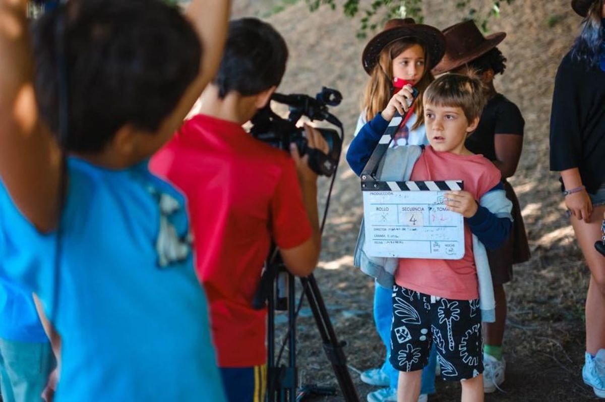 Niños cineastas en el Campamento de la ECAM.