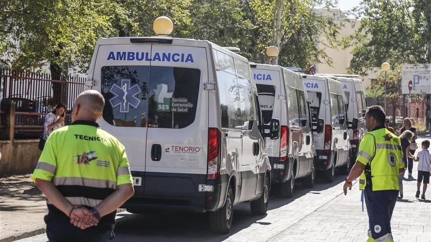 La primera jornada de la huelga indefinida en Ambulancias Tenorio se desarrolla sin incidentes