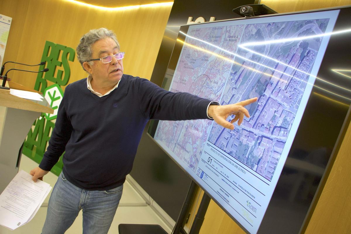El alcalde presentando el proyecto hace unos meses.