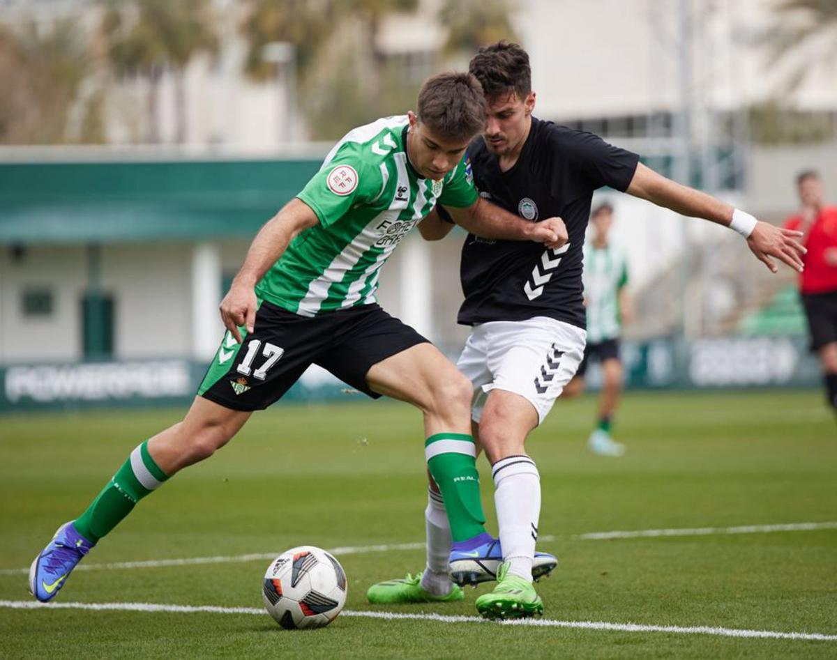 El rival del Vélez CF vistió de morado ante el 8 de marzo. | ATL. SANLUQUEÑO