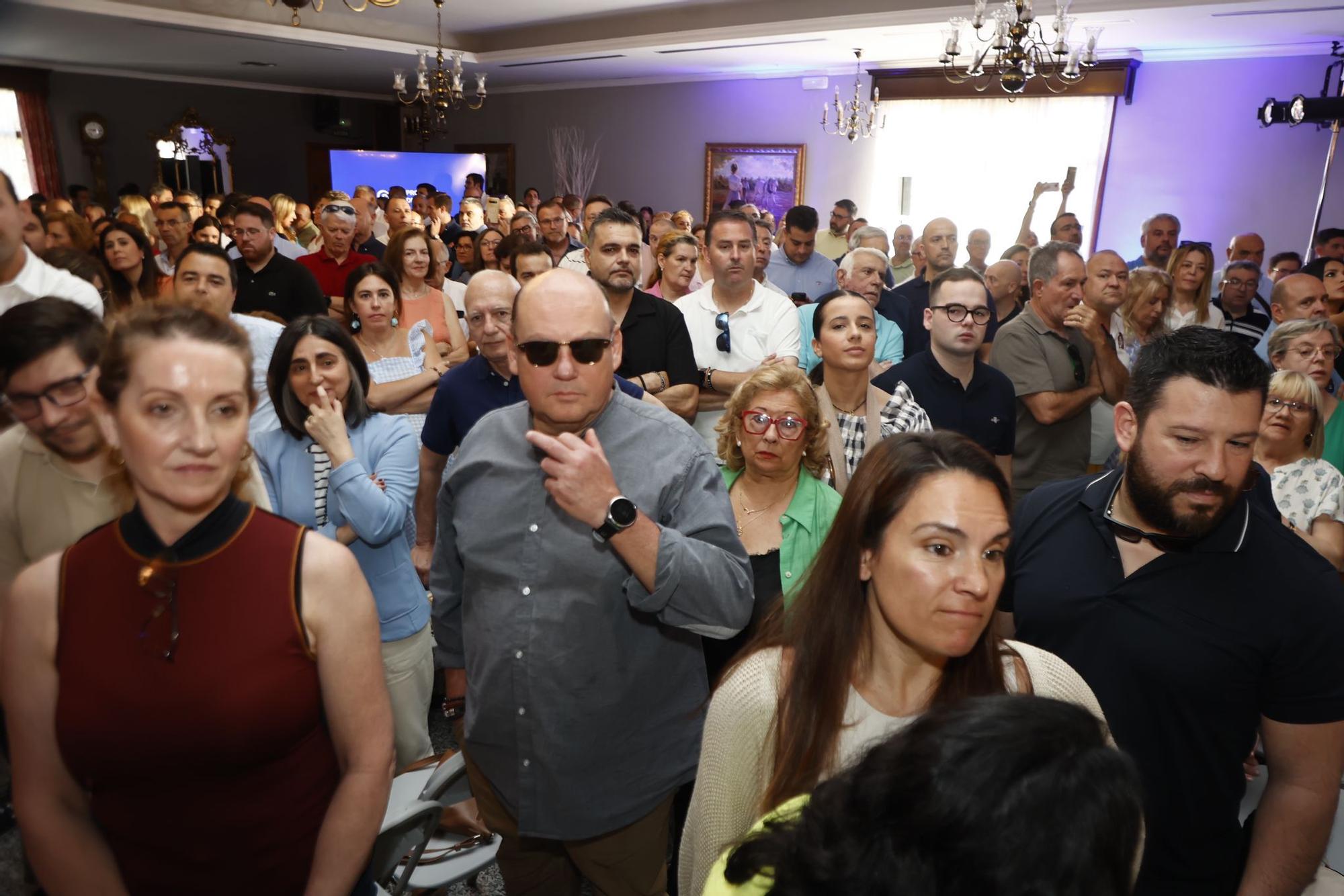 Mazón y el resto de la cúpula del PP en la junta provincial de los populares en Nàquera