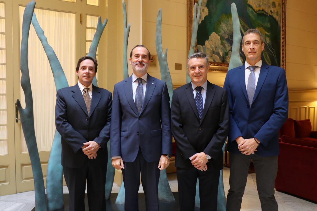 Edwin Rodriguez, Gabriel Le Senne, José Antonio de Paz y Pablo Partida, en la reunión en el Parlament balear.