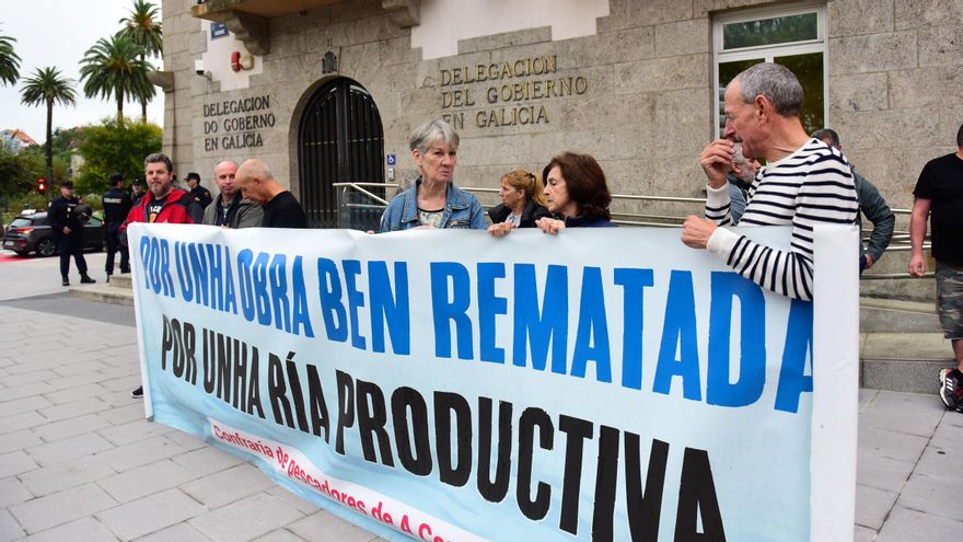 El Estado da luz verde a los tres meses de ayudas que debía a los mariscadores de A Coruña