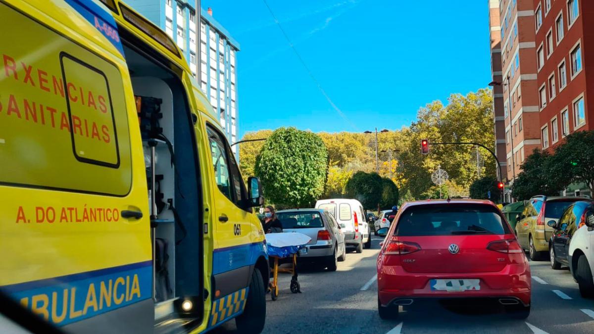 Una colisión entre una moto y un coche deja retenciones en Alcalde Portanet