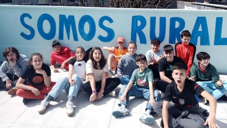 Varios de los alumnos del colegio participantes en el trabajo.