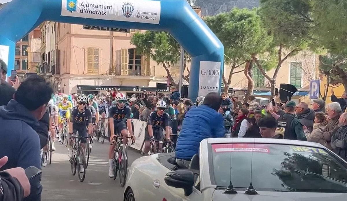 Salida de la Challenge Ciclista Mallorca, que se ha producido minutos antes de las 13:30