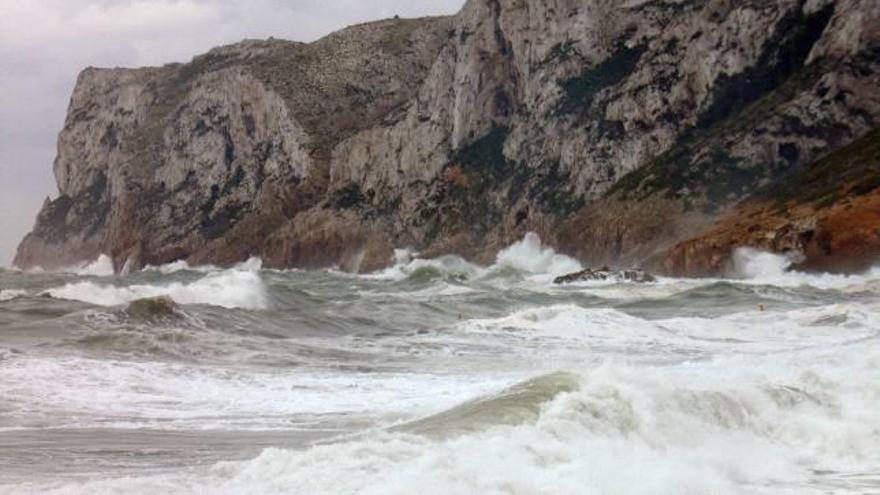 Olas de 4 metros desfiguran las playas de Dénia y Xàbia