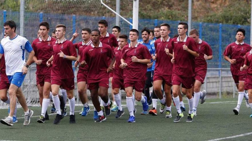 El equipo avilesino de División de Honor, ayer, en La Toba.