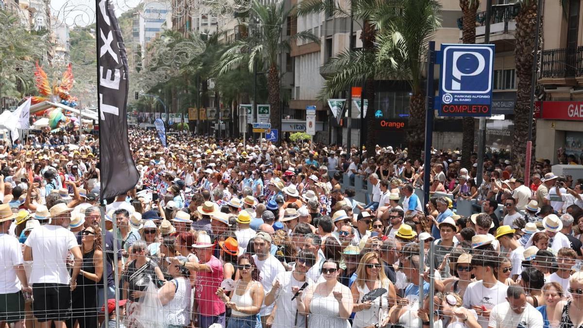 Las restricciones de seguridad blindan Luceros con anticipación en la jornada más masiva de las Hogueras