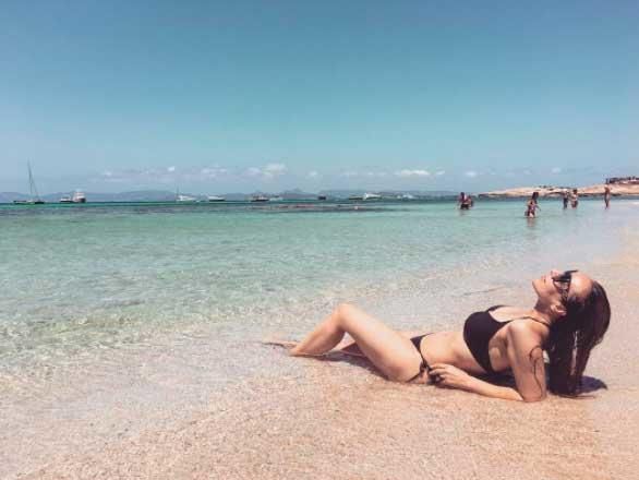 Mónica Naranjo disfruta de unos días de descanso en Ibiza y Formentera.