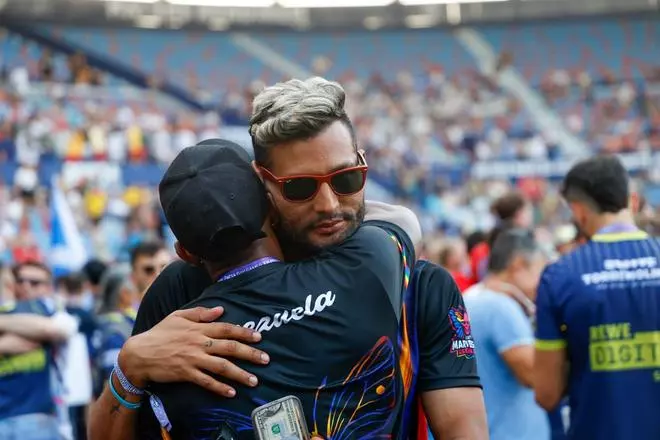 Emotivo minuto de silencio por el terremoto en Venezuela en los Gay Games de València