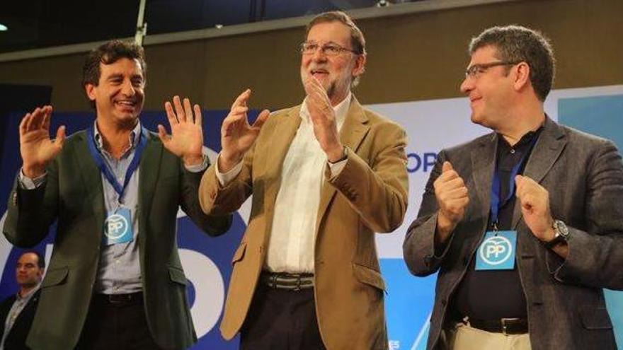 Biel Company, Mariano Rajoy y Álvaro Nadal en la clausura de la Convención del PP en Palma.