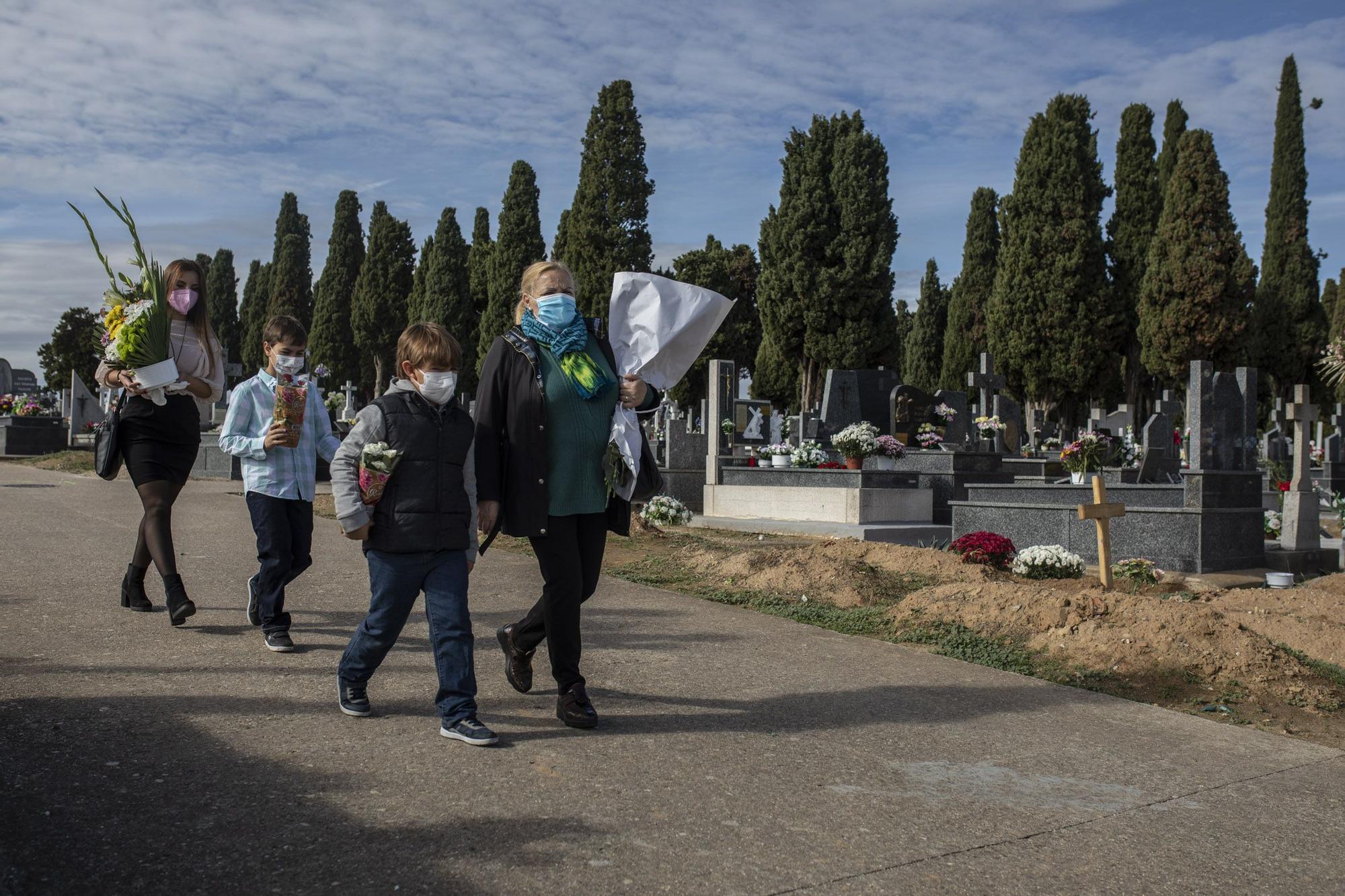 Las imágenes del Día de todos los Santos en el año del coronavirus