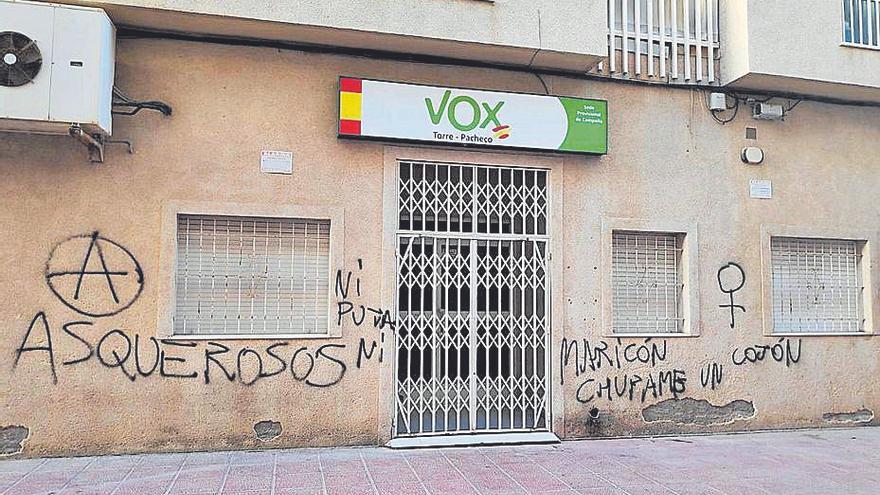 Las pintadas en la sede.