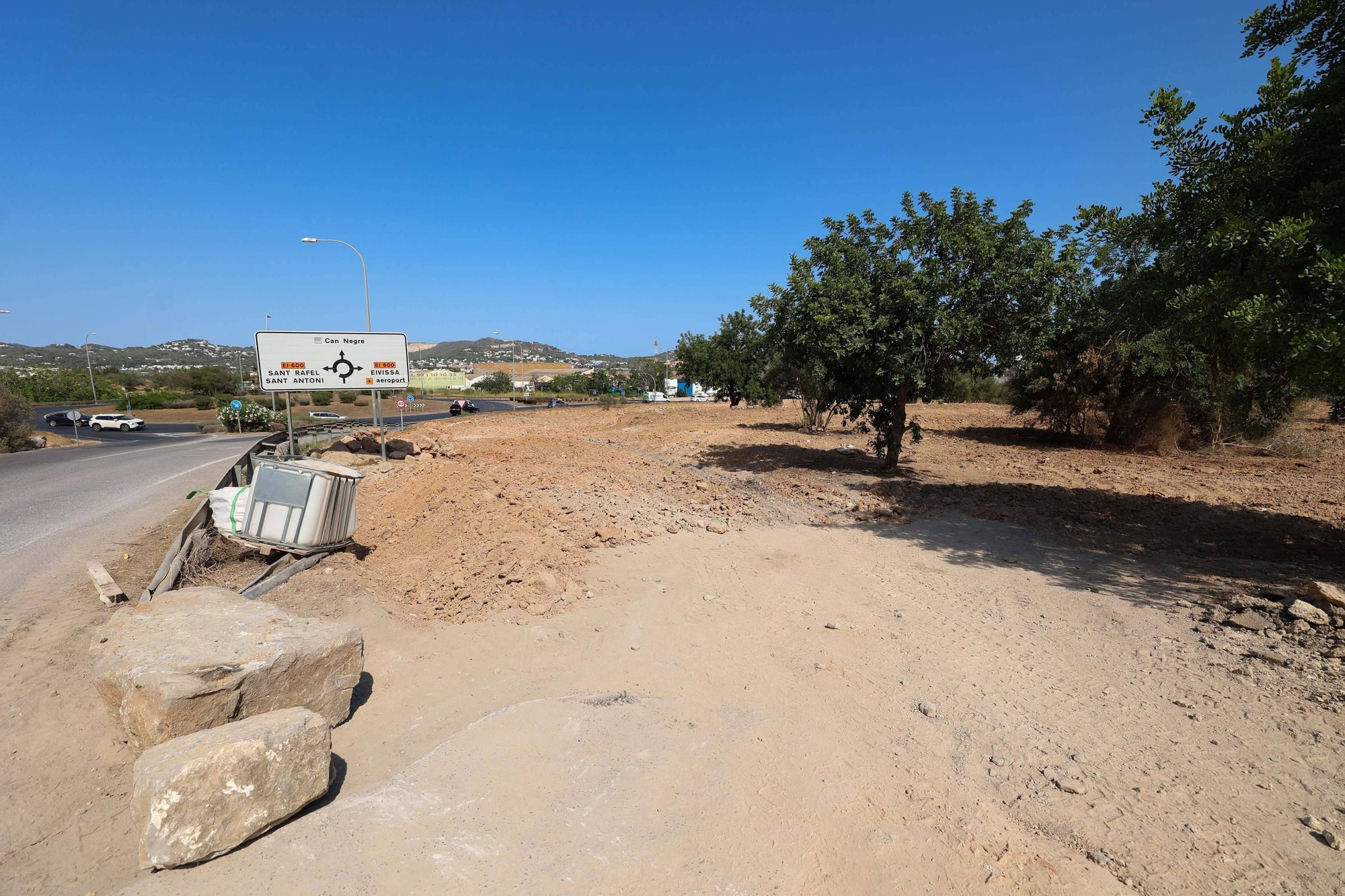 Galería: terreno de Can Rova II completamente despejado por el Ayuntamiento