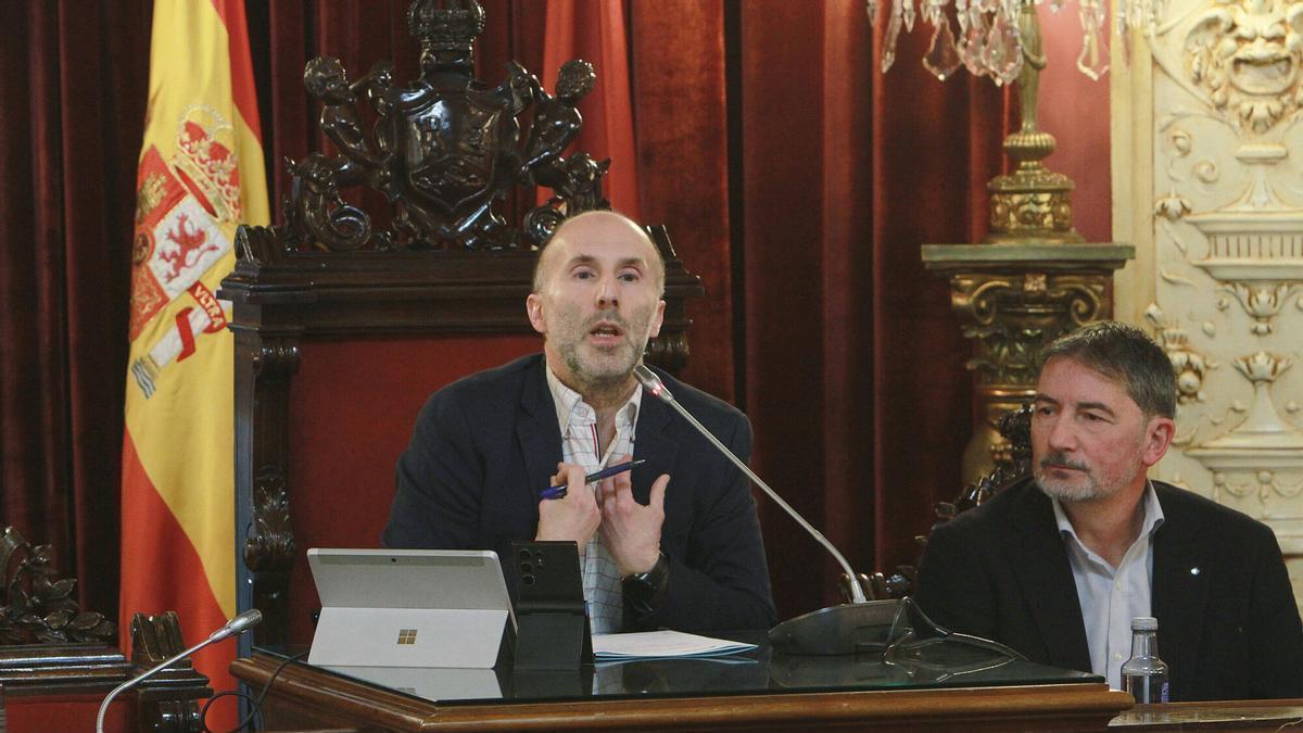 El alcalde de Ourense, Gonzalo Pérez Jácome, en un pleno municipal.