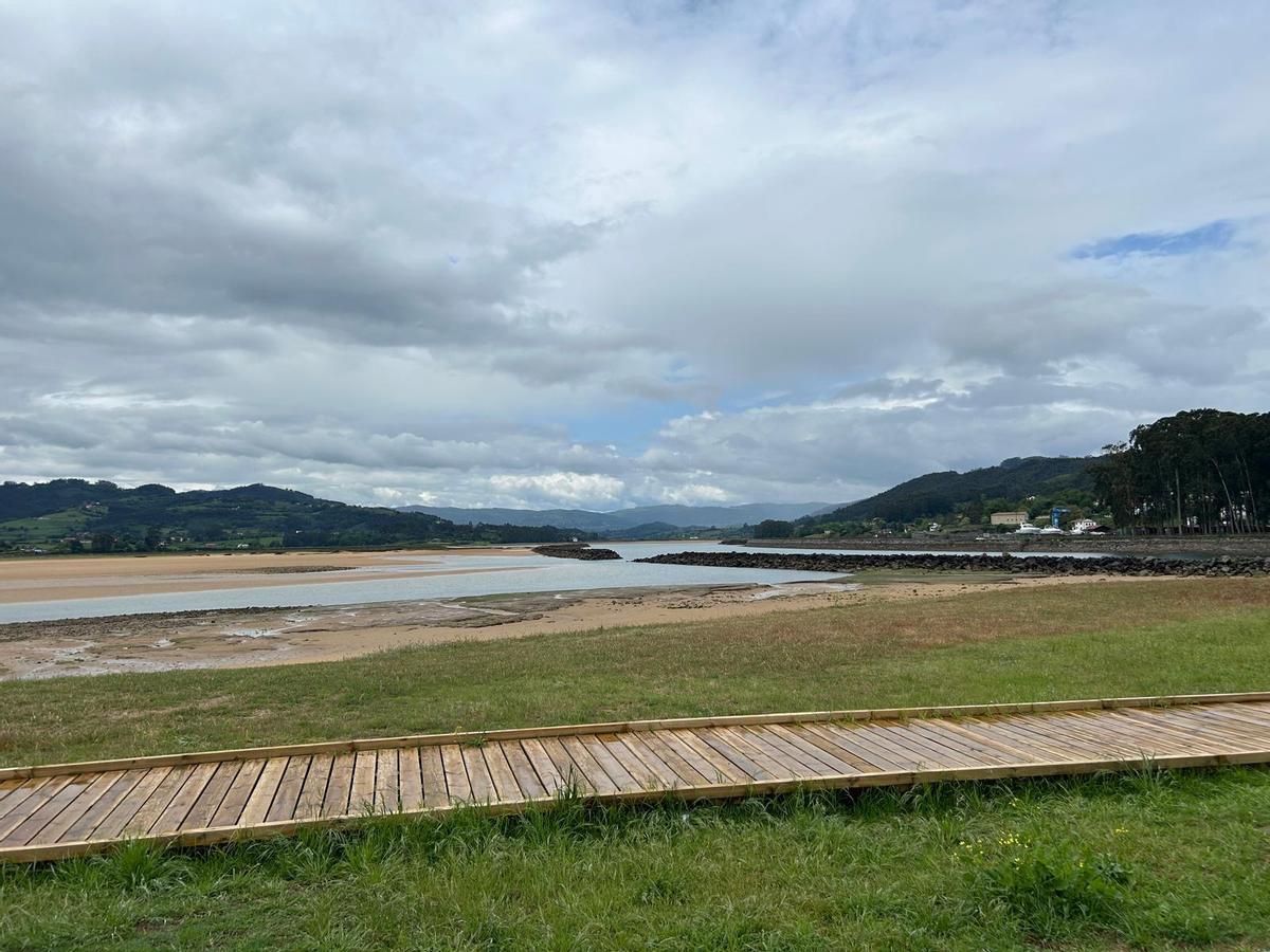 EN IMÁGENES: Abierta al tránsito la pasarela que une Rodiles y Misiegu en Villaviciosa EN IMÁGENES: Abierta al tránsito la pasarela que une Rodiles y Misiegu en Villaviciosa