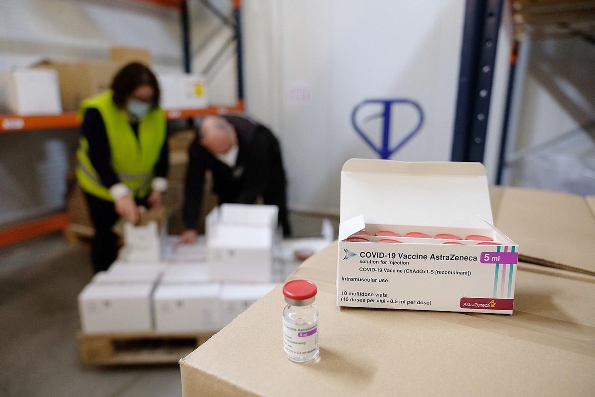 AstraZeneca torna a rebaixar la previsió de vacunes que entregarà a la UE