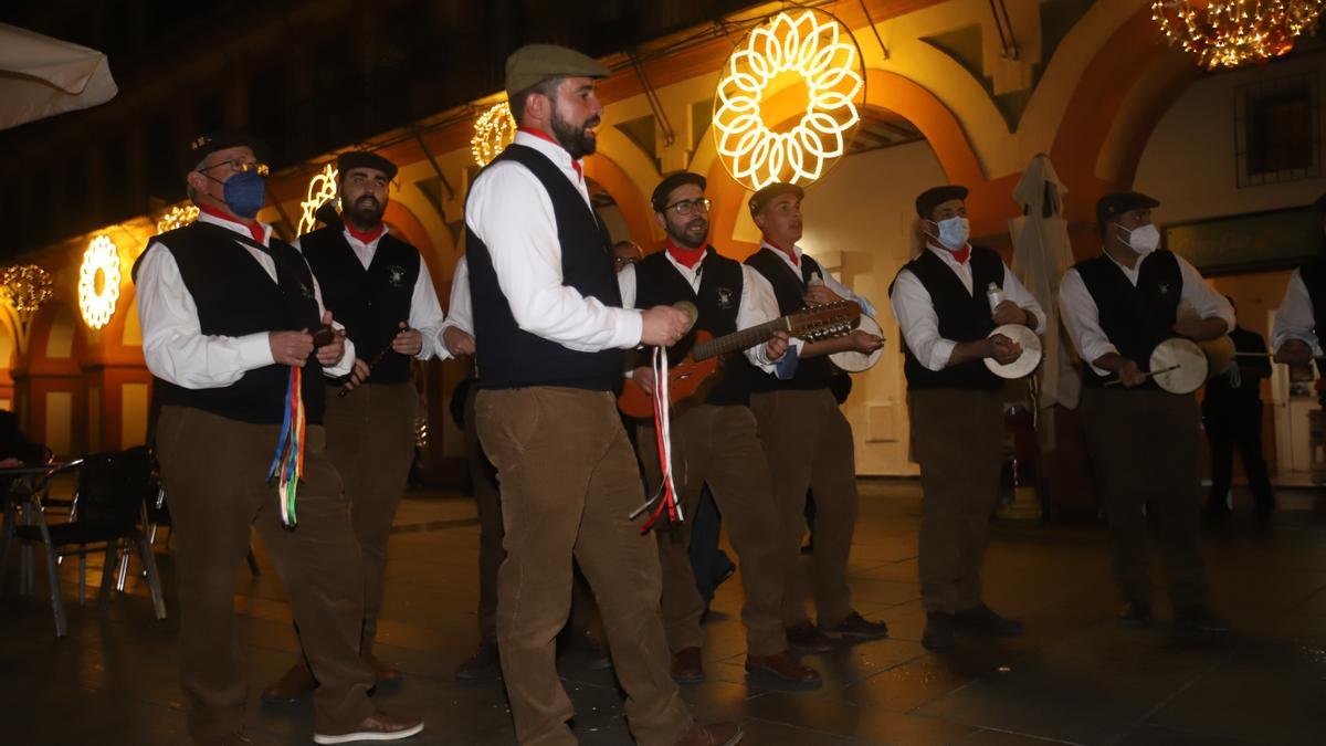 Los Mochileros de Gaena, este pasado 12 de diciembre en una actuación en La Corredera, en Córdoba.