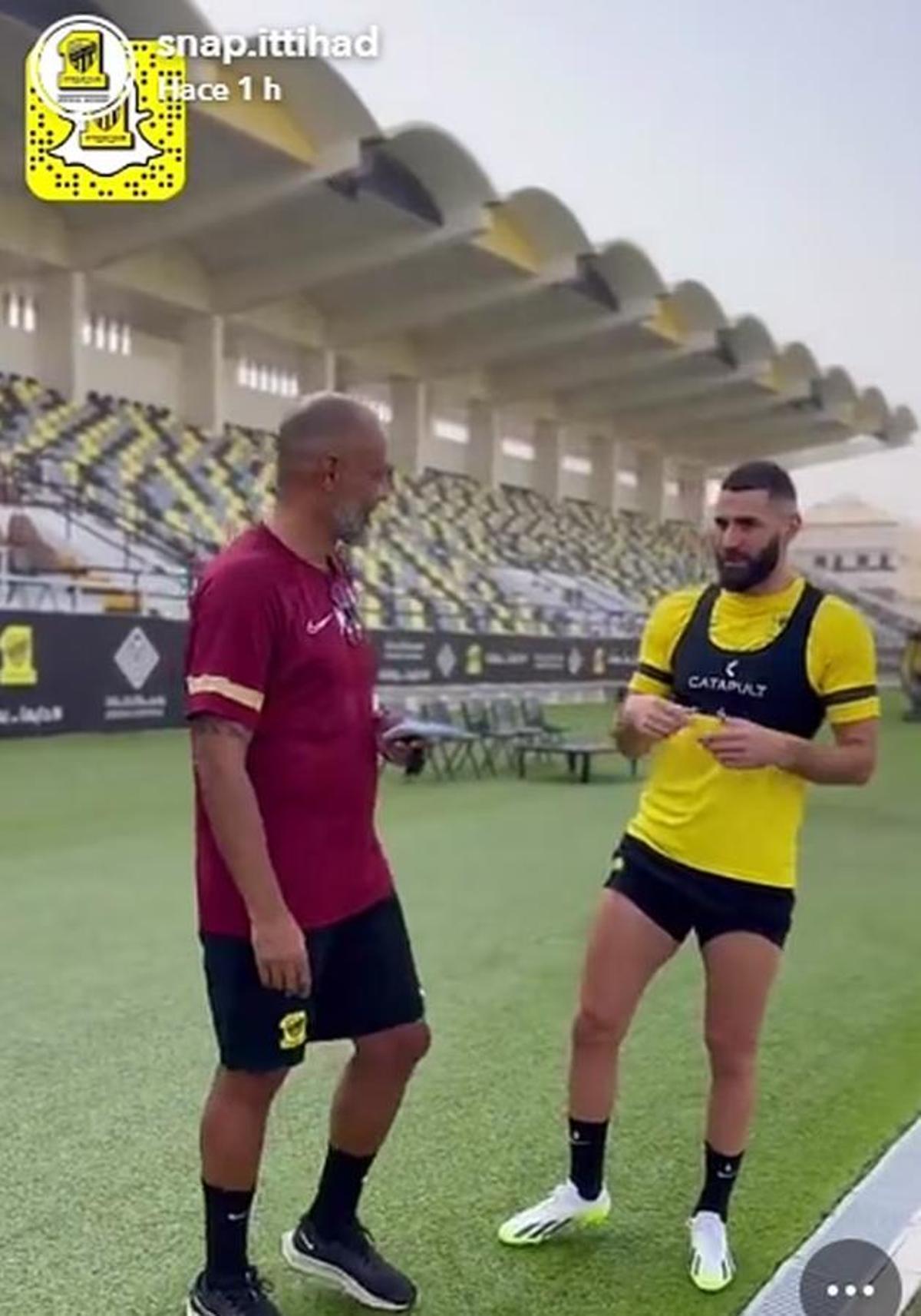 Nuno y Benzema charlan durante la sesión de entrenamiento