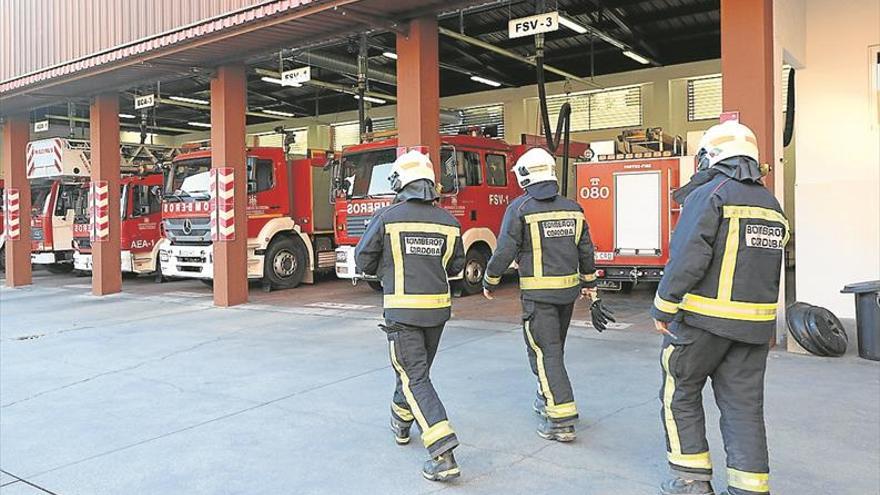 Los bomberos rescatan en Córdoba a una persona cada dos o tres días