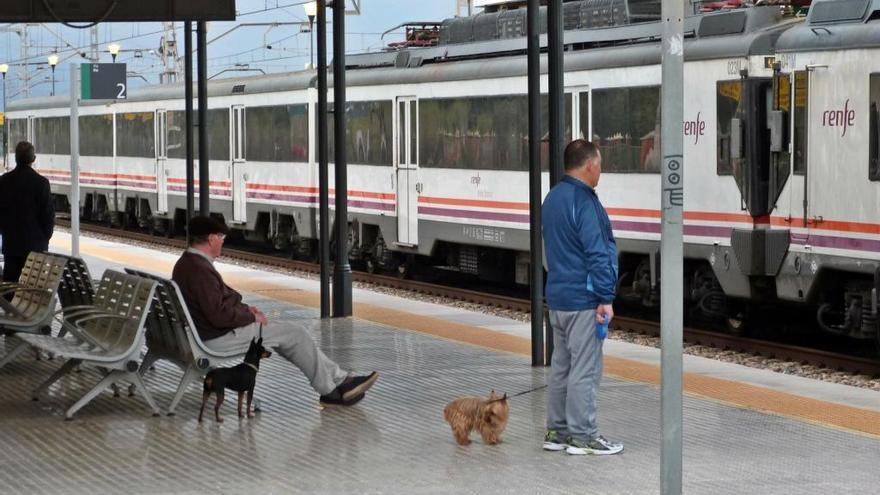 Fomento da el primer paso para aumentar los trenes de Vinaròs tras 20 años de reivindicación